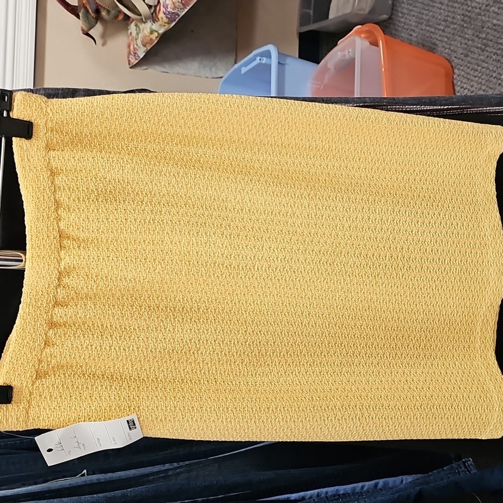 St. John  Gold Skirt Size 6